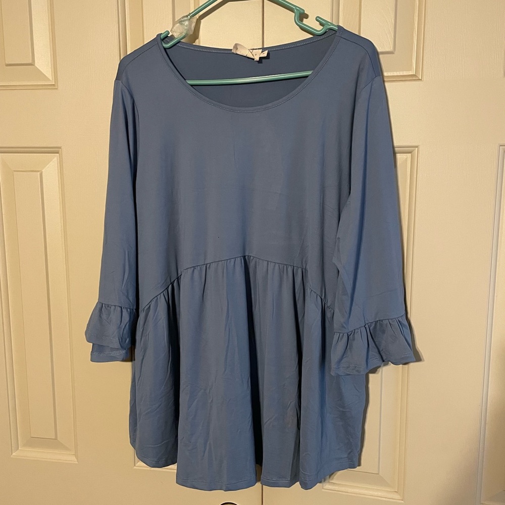 Blue IIx casual top, three-quarter inch sleeve with ruffle ruffled bottom